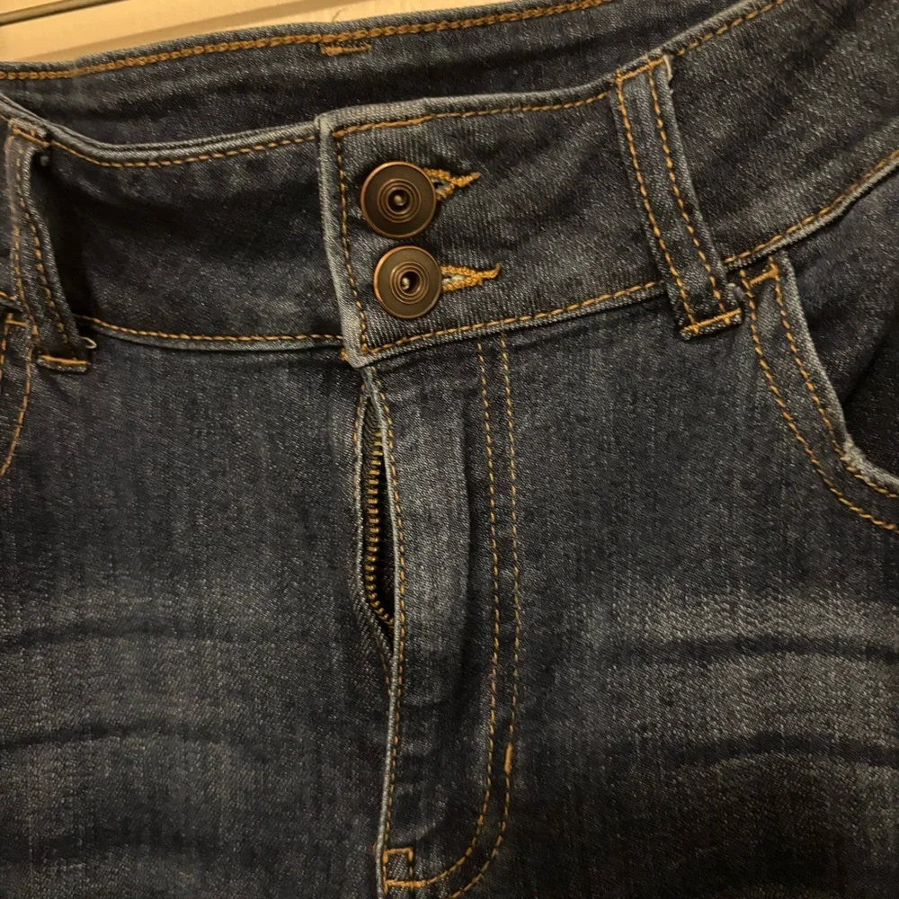 Time and Tru High Rise Wide leg Blue Jeans! Excellent condition! - Picture 3 of 6